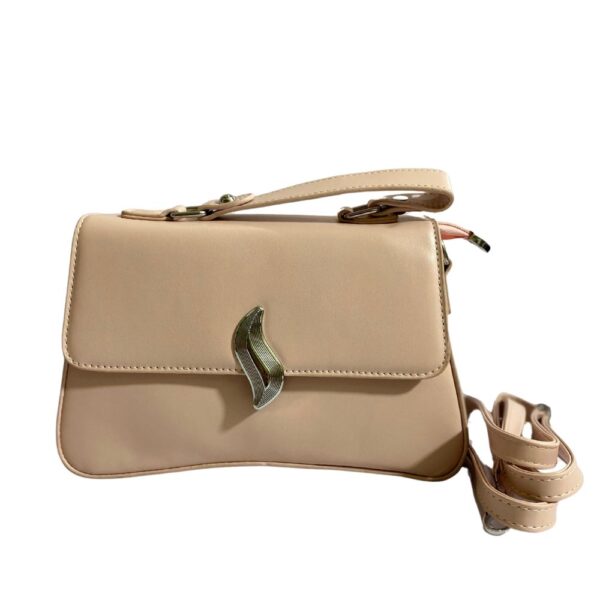 Elegance Curve Shoulder Bag with Sleek Metallic Clasp – Stylish Everyday Companion